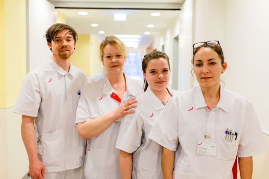 ein Gesundheitspfleger und drei Krankenpflegerinnen im Klinikum im Friedrichshain